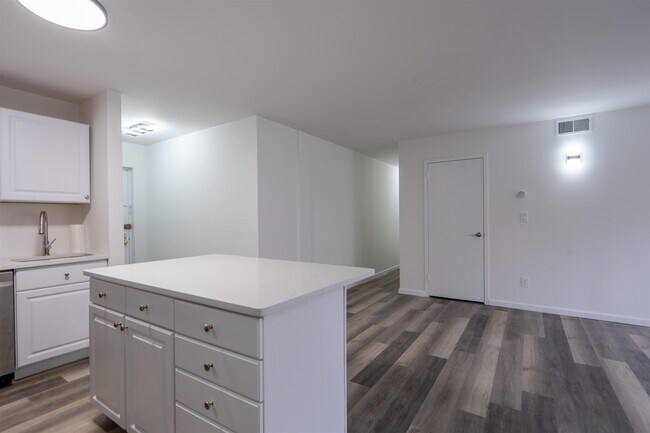 Building Photo - 5311 Boulevard E