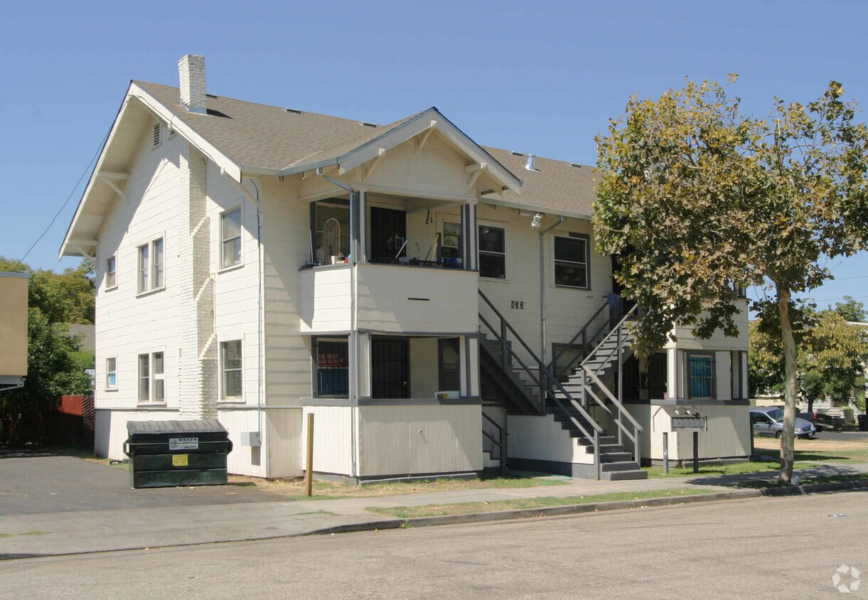 Primary Photo - 833 N Harrison St