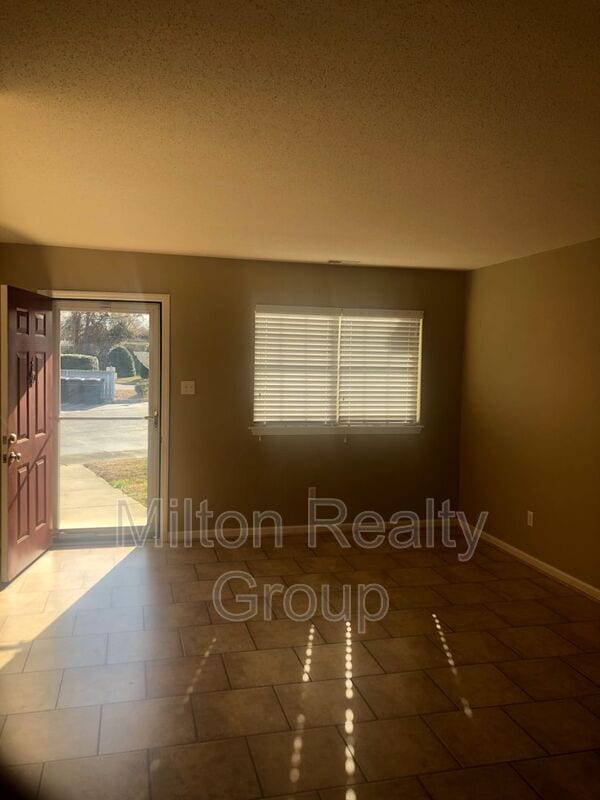 Foto del edificio - 103 Old Spring Hill Ln