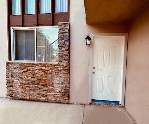 Door entry - 3331 Rome St