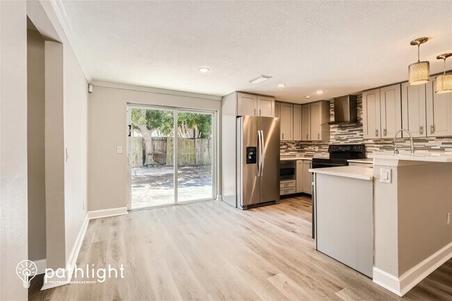 Foto del edificio - 1090 16Th Avenue SW