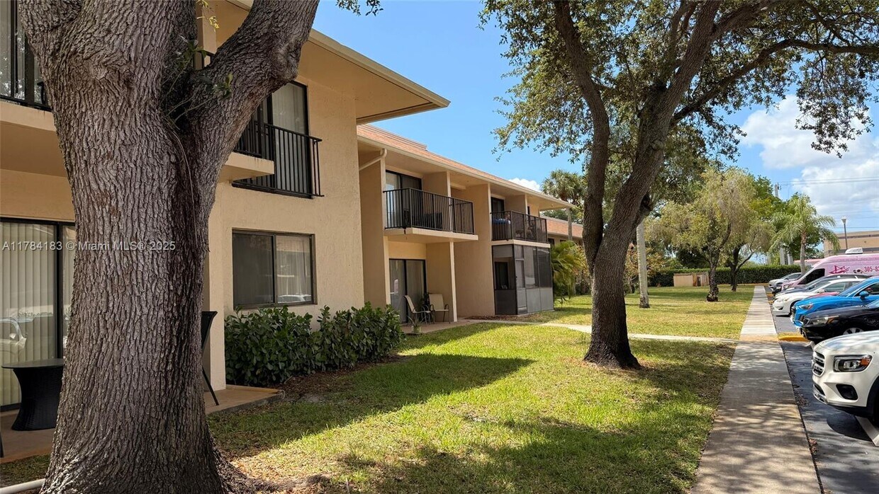 Foto principal - 5855 Washington St