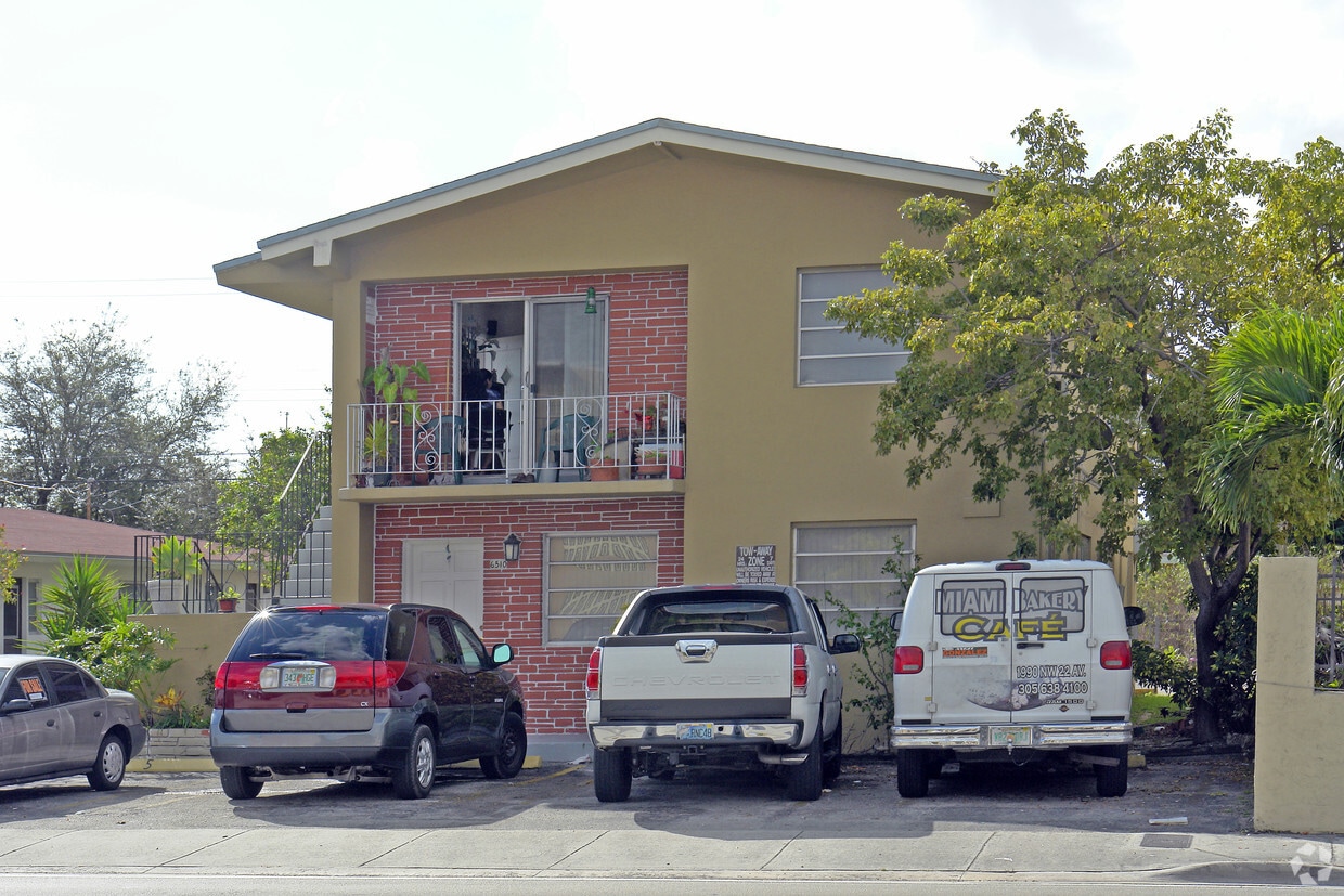 Building Photo - 6510 W Flagler St
