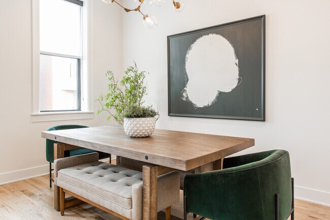 Building Photo - 2317 W North Ave