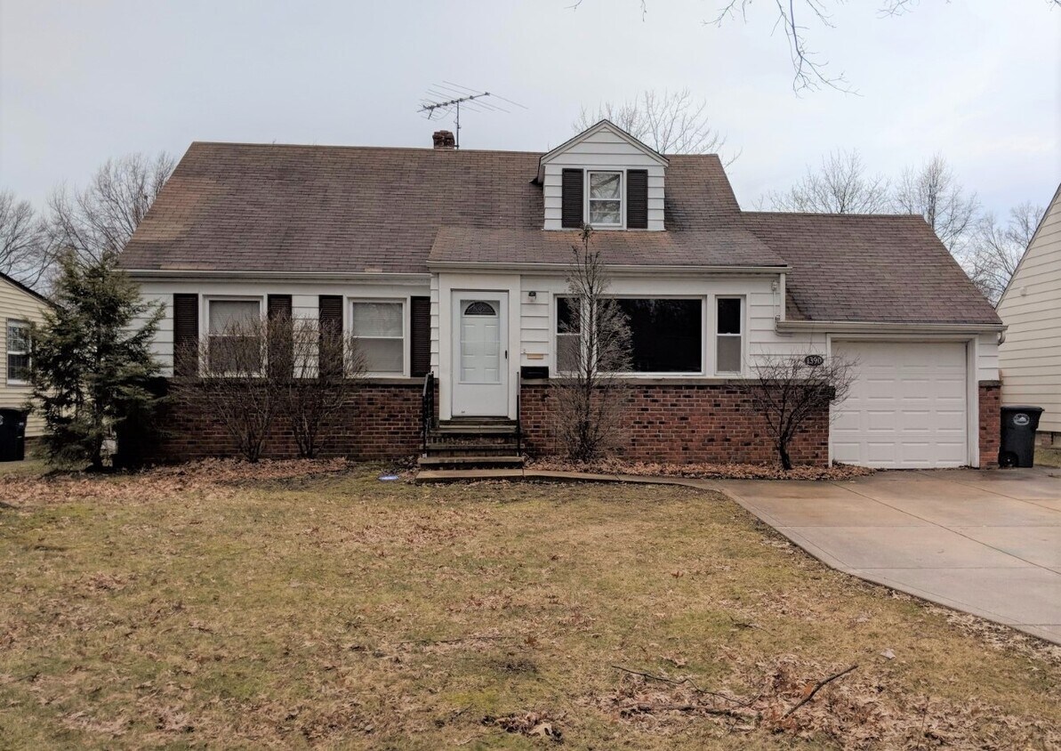 1390 Haverston Rd, Lyndhurst, OH 44124 House Rental in Lyndhurst, OH
