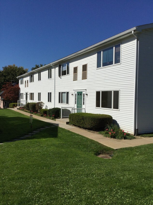 Primary Photo - 490 Ormond Ave