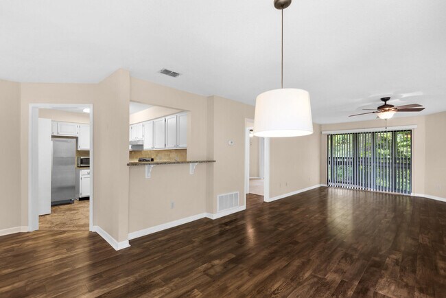 Foto del edificio - 55 Bay Dr