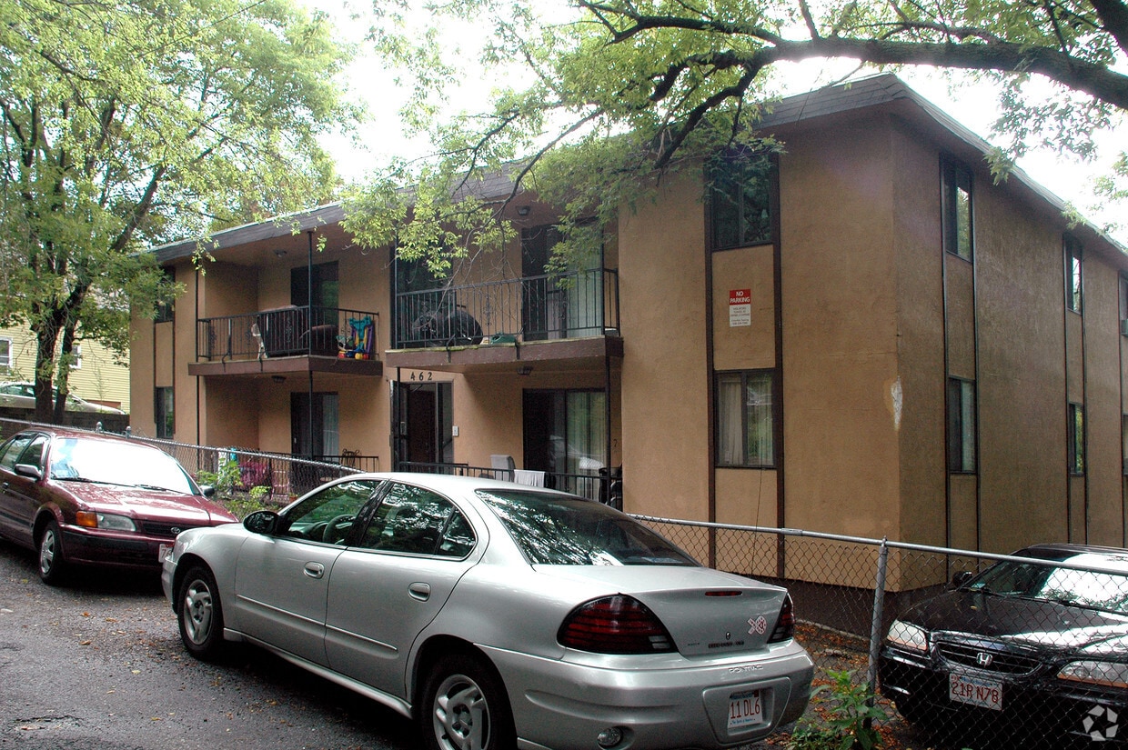 Building Photo - 462 N Underwood St