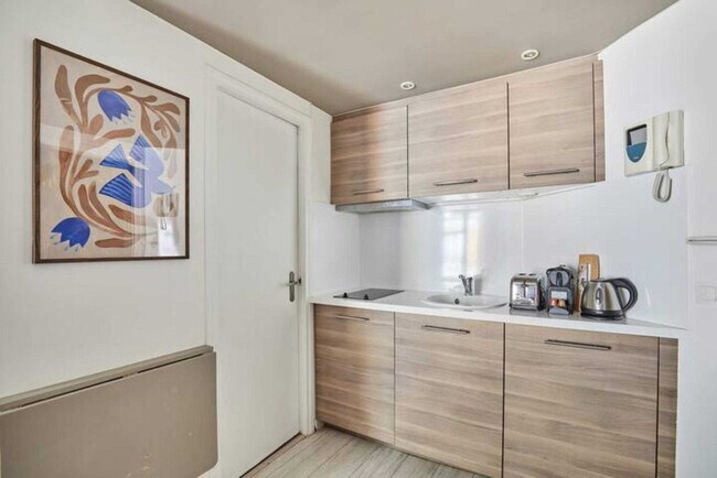 Foto del edificio - 15842 Addison Rd