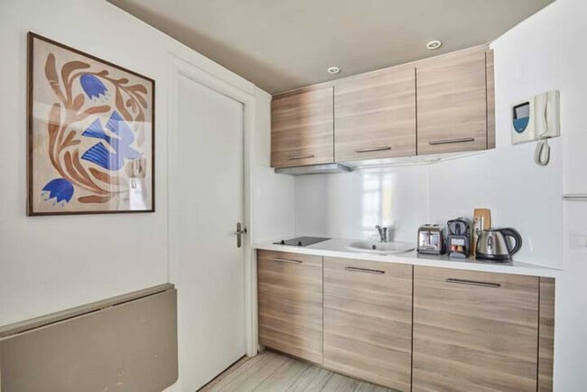 Foto del edificio - 15842 Addison Rd