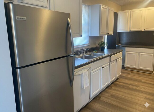 Foto del edificio - 329 Richmond Dr