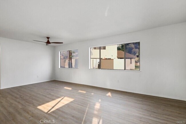 Foto del edificio - 442 N Vía Porto