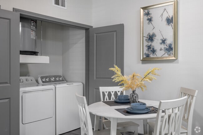 1BR, 1BA - 710SF - Dining/Lining - Villas del San Xavier