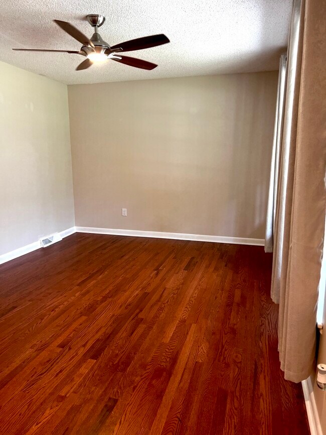 Foto del edificio - For Rent!! 740 Hitching Post Rd