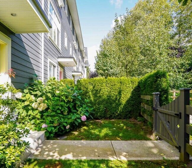 Photo du bâtiment - 16337-16315 15 Ave