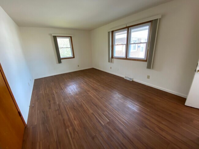 Living Room - 209 S Pfeffer Rd