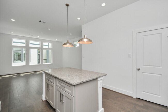 Foto del edificio - 420 Janisch Rd