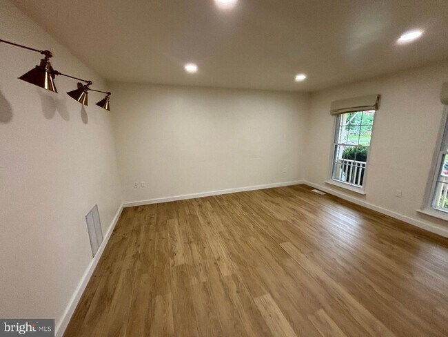 Building Photo - 18428 Gardenia Way