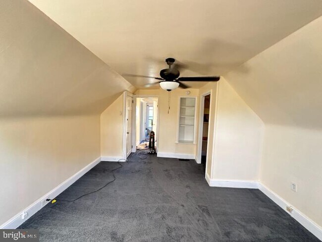 Foto del edificio - 921 Woodland Ave