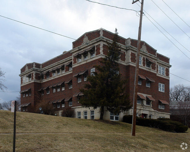 Building Photo - Whitney Manor