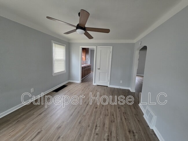Building Photo - 39 W Gramercy Ave