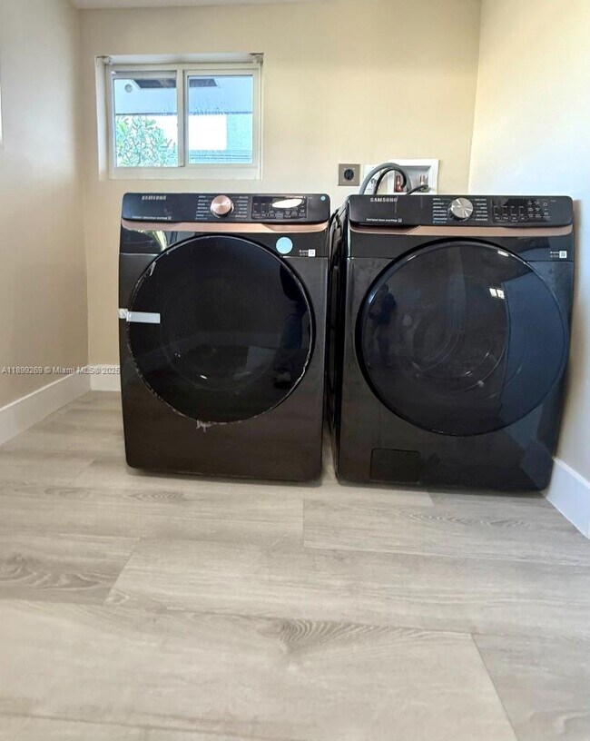 Foto del edificio - Bright & Updated 2-Bedroom, 2-Bath Home wi...