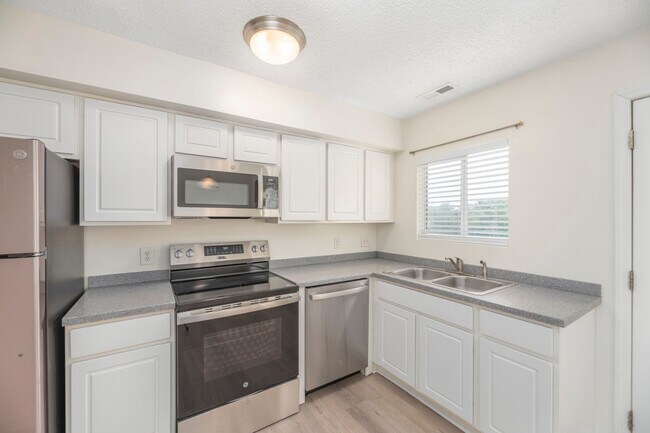 Kitchen - 41 Beri Dr