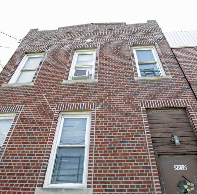 Building Photo - 3210 Bronxwood Ave