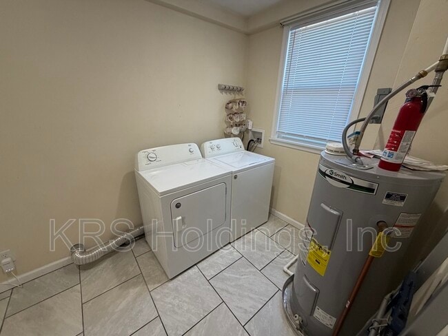 Building Photo - 2209 Silbert Rd