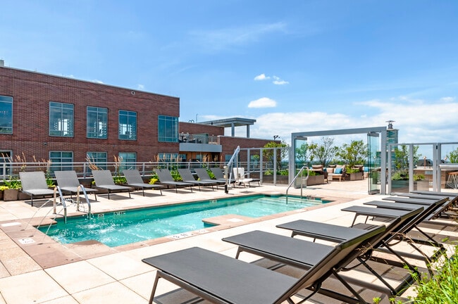 Rooftop Swimming Pool - Gallery Bethesda II