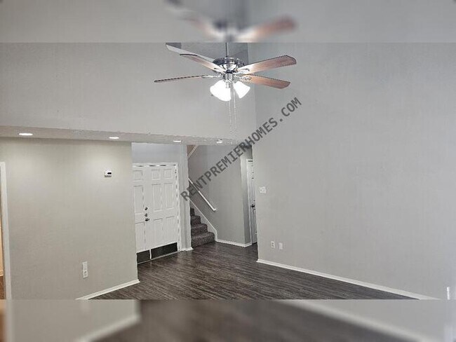 Foto del edificio - 90 Yewleaf Dr