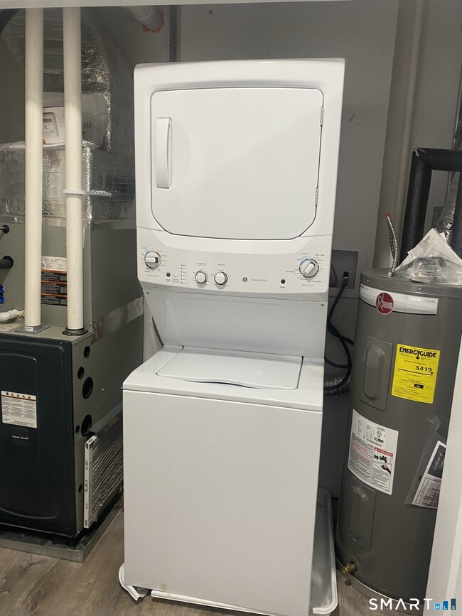 Building Photo - 19 Railroad Ave