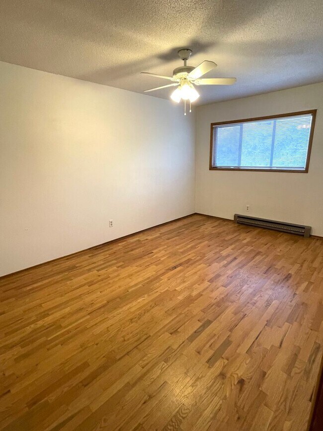 Foto del edificio - Peaceful 55+ Living | 2 Bed, 1 Bath Apartment with Golf Course Views — Kennewick, WA