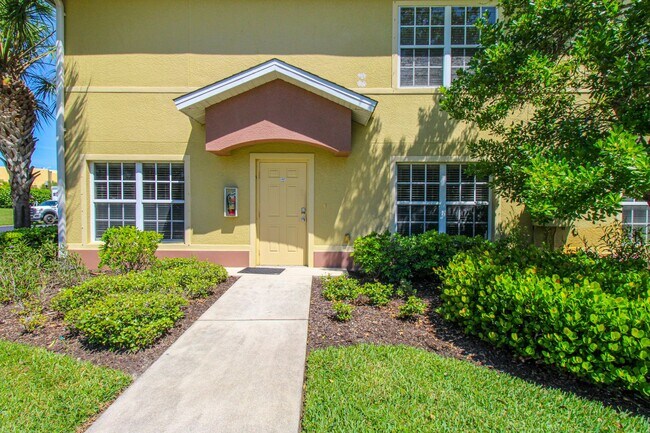 Building Photo - ***2 BED + DEN/2.5 BATH RENTAL***PERFECT L...