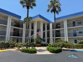 Building Photo - 1828 Pine Valley Dr