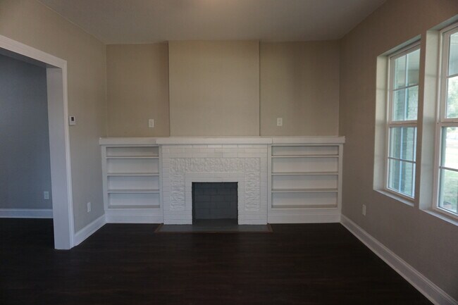 Foto del edificio - 1821 McGregor Ave