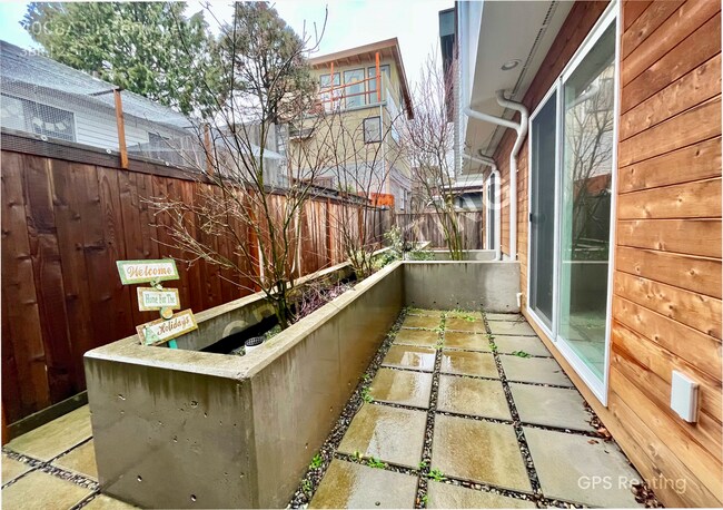 Building Photo - Beautiful 3bed 2.5 bath Home in Seattle
