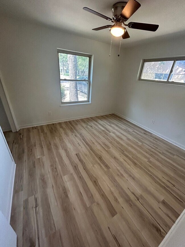 Building Photo - 2820 Yorkshire St