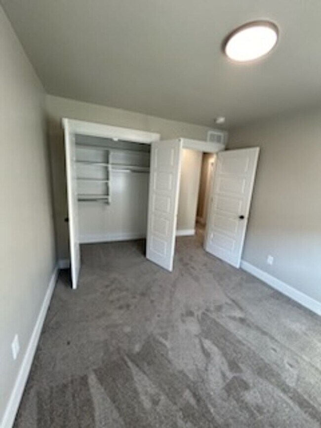 Foto del edificio - Hummingbird Townhome