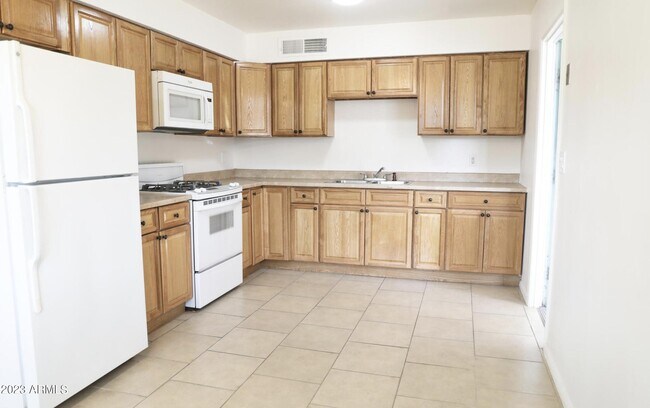 Foto del edificio - 418 W 7th St