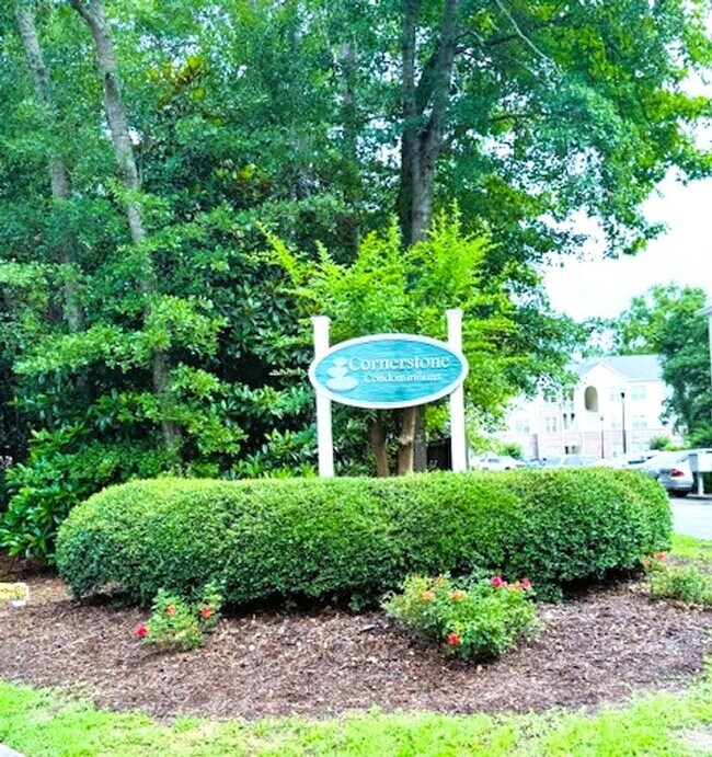 Building Photo - CORNERSTONE ~ RENOVATED CONDO ~ 2 BED, 2 B...