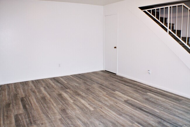 Foto del edificio - 2200 Cedro Ct