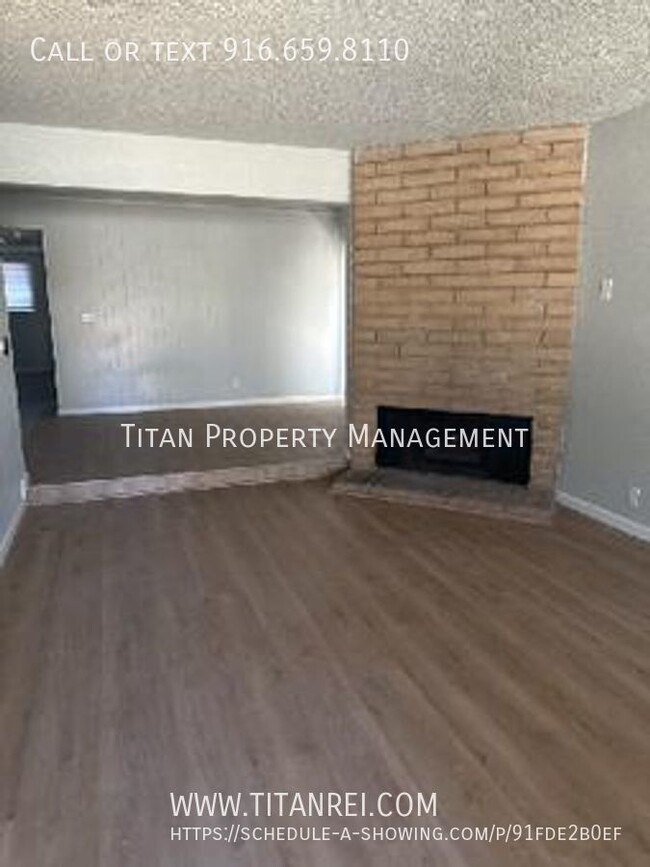 Building Photo - Rosemont 2bed/1ba Remodeled Duplex Availab...