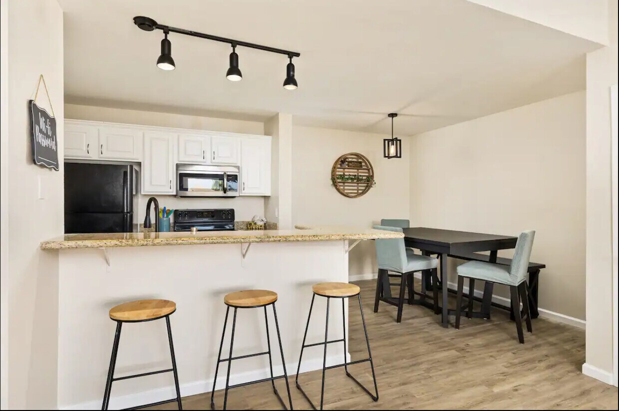 Foto principal - 8055 E Thomas Rd