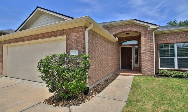 Building Photo - 8730 Cedar Walk Dr