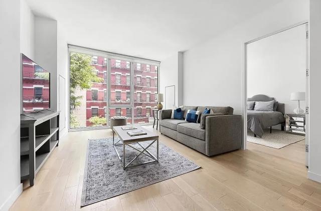 Foto principal - 2 bedroom in New York City NY 10019