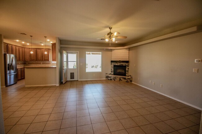 Building Photo - Beautiful 4 Bedroom/2 Bath Home