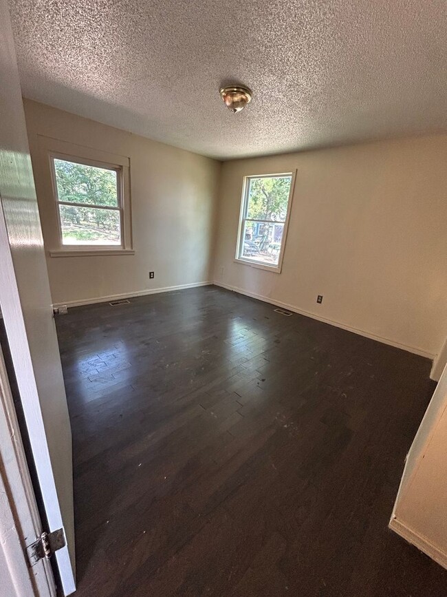 Foto del edificio - 5220 Elm St