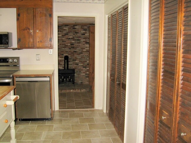Building Photo - MOONEFIELD ESTATES