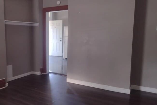 Building Photo - 869 Kenneth Ave